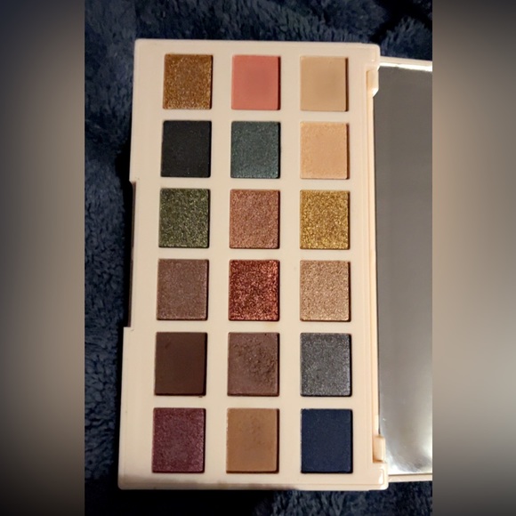 Ciate Eyeshadow Pallet - Picture 2 of 2